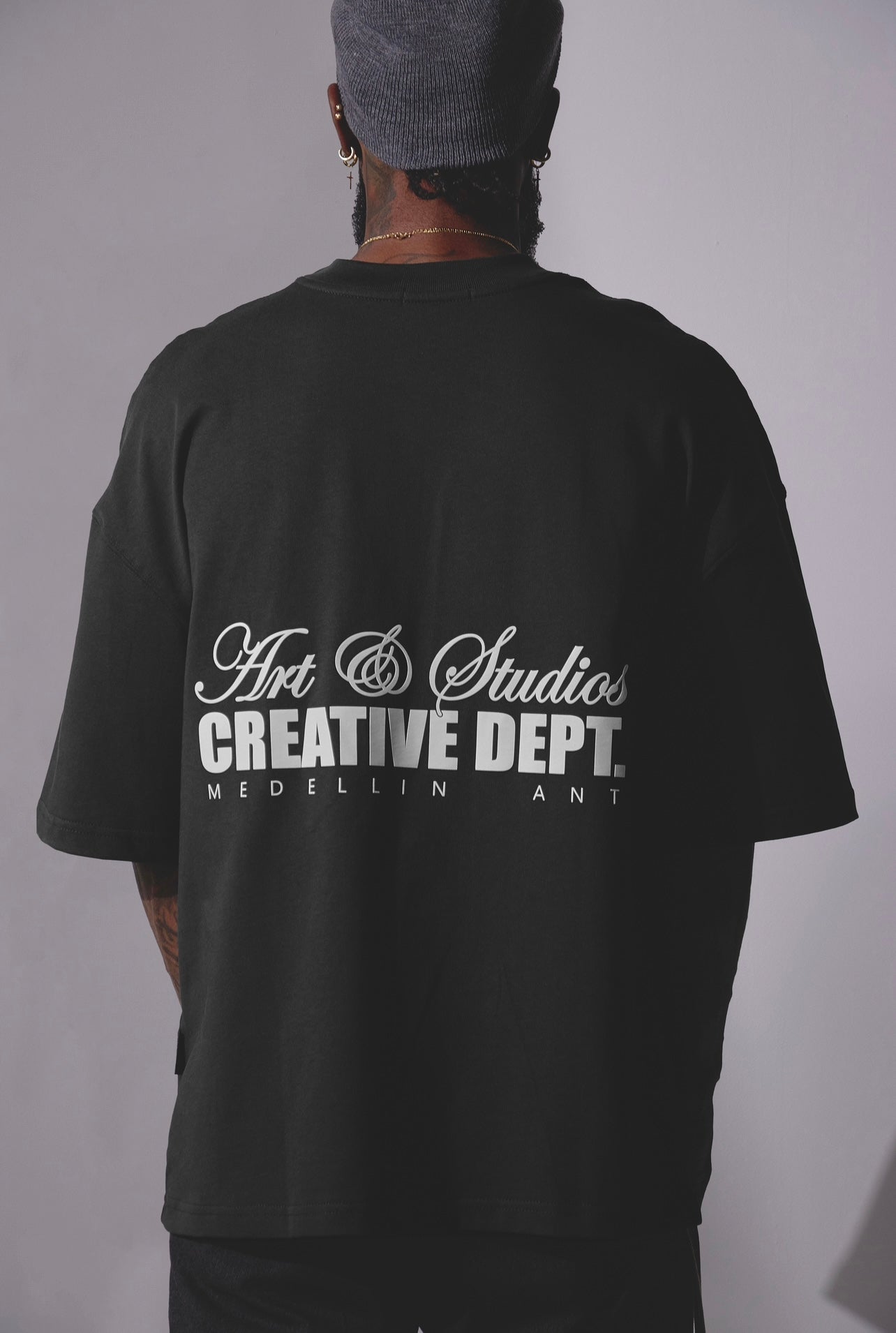 CAMISETA OVERSIZE ART & STUDIOS - NEGRO