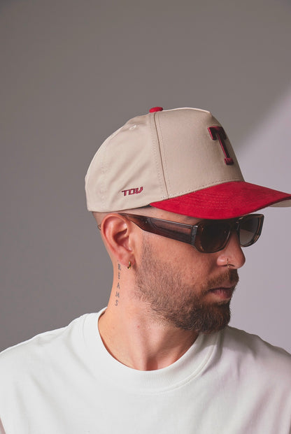 GORRA 5 PANELES "T" - ROJO-BEIGE